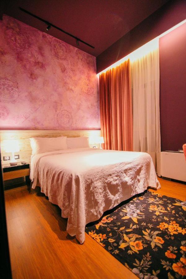 Cathedral Boutique Hotel Korce Bilik gambar